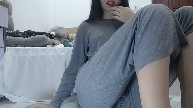 Snapshot of Sarah_88 chatting on 01-18-25, 10:17 Sarah 88 online show from 01-18-25, 10:17