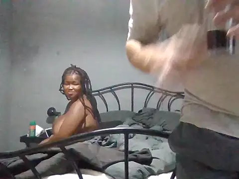 Snapshot of TheZACouple chatting on 12-20-25, 04:25 TheZACouple online show from 12-20-25, 04:25