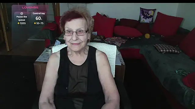 HeisseomaOriginal online show from 10-31-25, 08:26