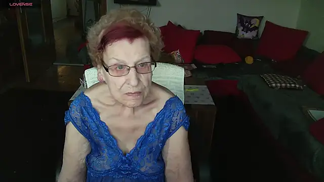 HeisseomaOriginal online show from 12-21-25, 08:10