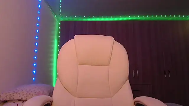 Snapshot of Selene93 chatting on 02-06-25, 10:43 Selene93 online show from 02-06-25, 10:43