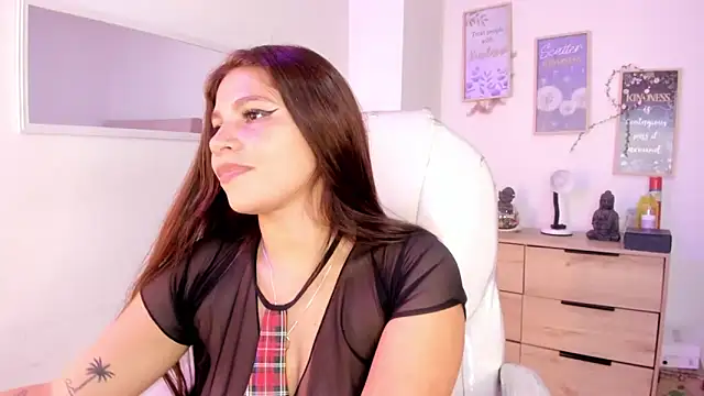 bluee hazell online show from 02-07-25, 05:51