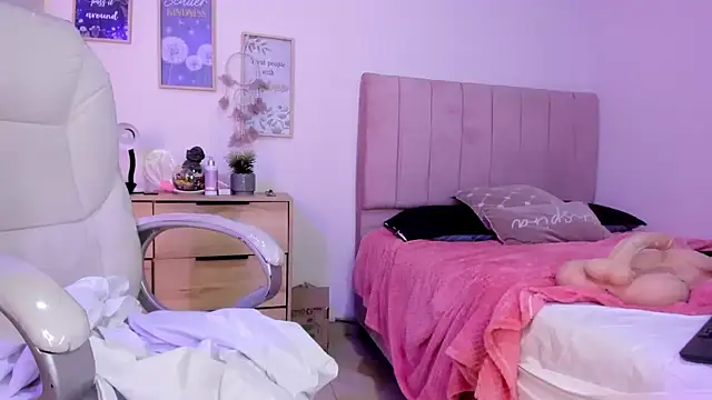 bluee hazell online show from 02-16-25, 05:48