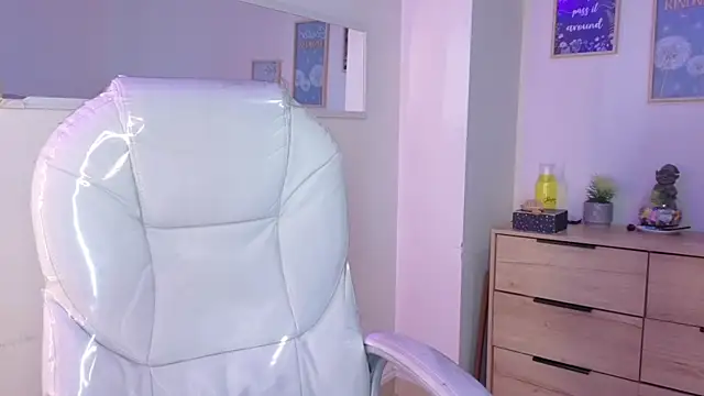 bluee hazell online show from 04-20-26, 11:24