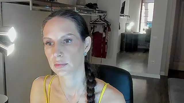 Mila Anders online show from 04-20-26, 05:10