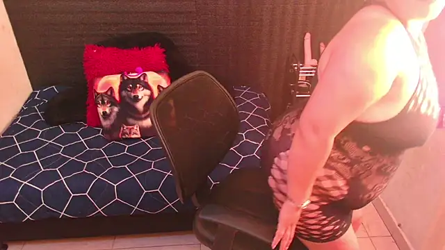 Snapshot of Diana_Lozano chatting on 01-28-25, 02:10 Diana Lozano online show from 01-28-25, 02:10