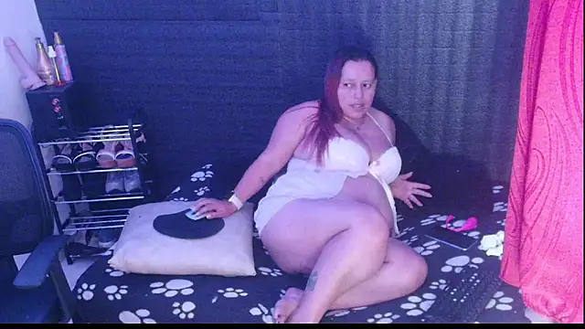 Snapshot of Diana_Lozano chatting on 02-21-25, 01:11 Diana Lozano online show from 02-21-25, 01:11