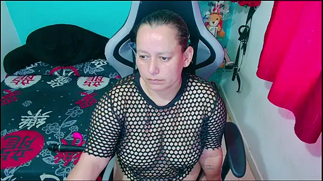 Snapshot of Diana_Lozano chatting on 11-05-25, 12:05 Diana Lozano online show from 11-05-25, 12:05