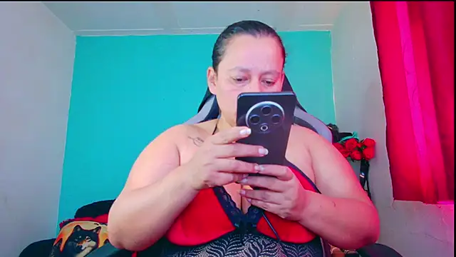 Snapshot of Diana_Lozano chatting on 12-01-25, 01:27 Diana Lozano online show from 12-01-25, 01:27