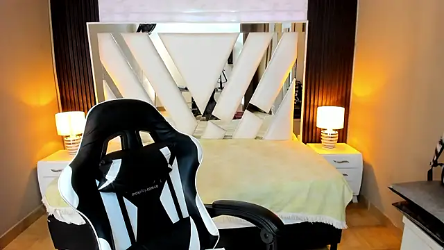 Linda4Petite online show from 01-31-26, 07:11