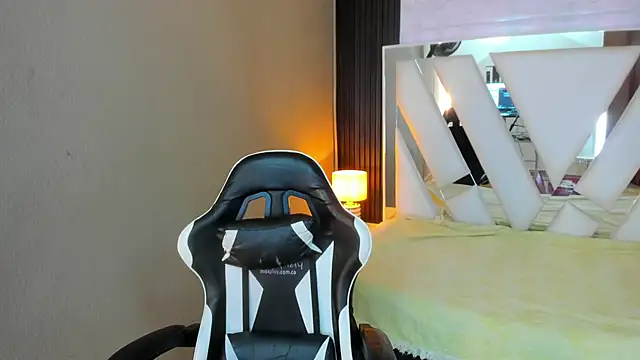 Linda4Petite online show from 04-04-26, 06:38