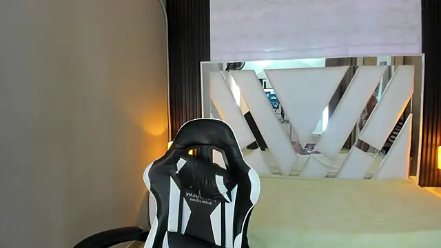 Linda4Petite online show from 04-06-26, 06:31