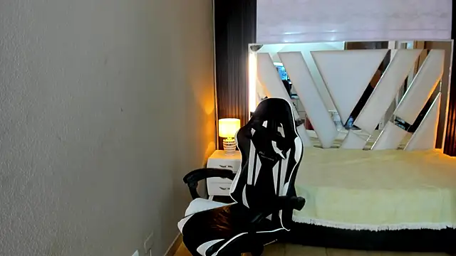 Linda4Petite online show from 04-24-26, 06:32