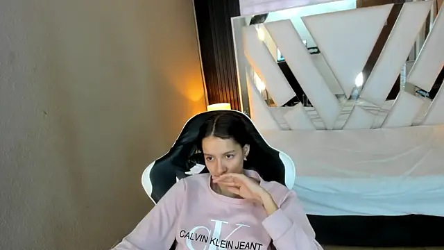 Linda4Petite online show from 04-26-26, 01:42