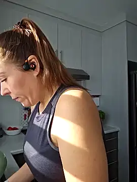 Ellie-L-Elizabeth online show from 01-28-25, 04:30