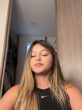 Snapshot of lunablossom_ chatting on 12-14-24, 10:28 lunablossom  online show from 12-14-24, 10:28