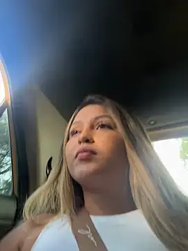 Snapshot of lunablossom_ chatting on 12-17-24, 08:54 lunablossom  online show from 12-17-24, 08:54