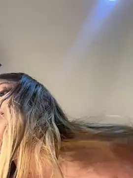 Snapshot of lunablossom_ chatting on 01-07-25, 05:22 lunablossom  online show from 01-07-25, 05:22