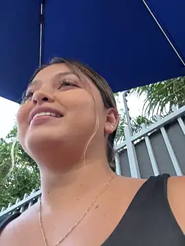 Snapshot of lunablossom_ chatting on 01-15-25, 10:57 lunablossom  online show from 01-15-25, 10:57