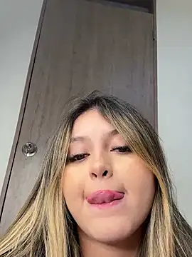 Snapshot of lunablossom_ chatting on 01-28-25, 01:29 lunablossom  online show from 01-28-25, 01:29