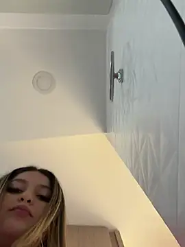 Snapshot of lunablossom_ chatting on 02-07-25, 07:59 lunablossom  online show from 02-07-25, 07:59