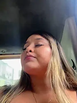 Snapshot of lunablossom_ chatting on 02-08-25, 07:38 lunablossom  online show from 02-08-25, 07:38