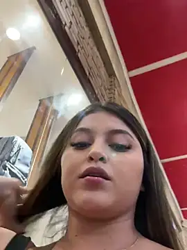 Snapshot of lunablossom_ chatting on 02-08-25, 10:40 lunablossom  online show from 02-08-25, 10:40