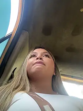 Snapshot of lunablossom_ chatting on 03-01-25, 05:27 lunablossom  online show from 03-01-25, 05:27