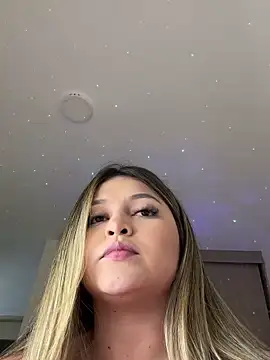 Snapshot of lunablossom_ chatting on 03-15-25, 08:10 lunablossom  online show from 03-15-25, 08:10