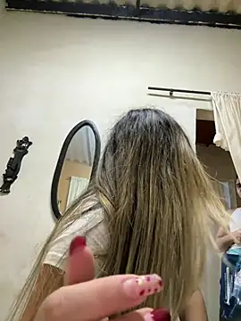 Snapshot of lunablossom_ chatting on 03-17-25, 03:36 lunablossom  online show from 03-17-25, 03:36