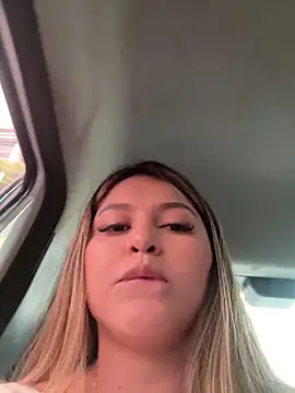 Snapshot of lunablossom_ chatting on 03-20-25, 09:13 lunablossom  online show from 03-20-25, 09:13