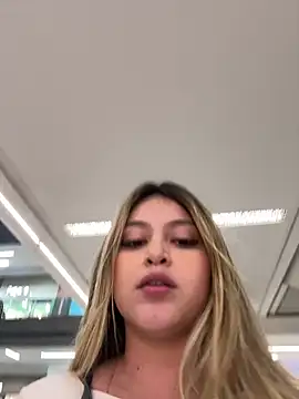 Snapshot of lunablossom_ chatting on 03-21-25, 12:18 lunablossom  online show from 03-21-25, 12:18