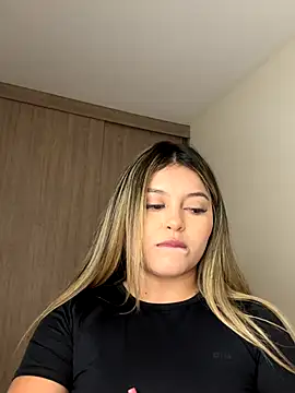 Snapshot of lunablossom_ chatting on 09-23-25, 09:18 lunablossom  online show from 09-23-25, 09:18