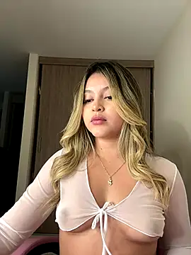 Snapshot of lunablossom_ chatting on 09-24-25, 11:52 lunablossom  online show from 09-24-25, 11:52