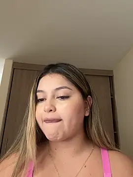 Snapshot of lunablossom_ chatting on 10-02-25, 08:27 lunablossom  online show from 10-02-25, 08:27