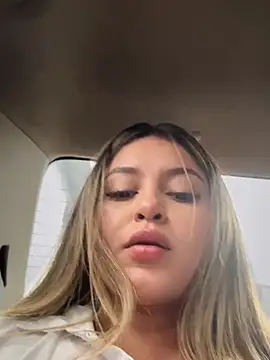 Snapshot of lunablossom_ chatting on 10-05-25, 08:51 lunablossom  online show from 10-05-25, 08:51