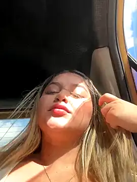 Snapshot of lunablossom_ chatting on 10-19-25, 08:09 lunablossom  online show from 10-19-25, 08:09