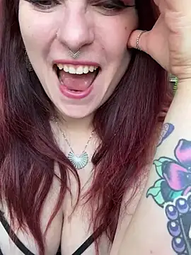 LunaMoongirl online show from 03-04-25, 01:28