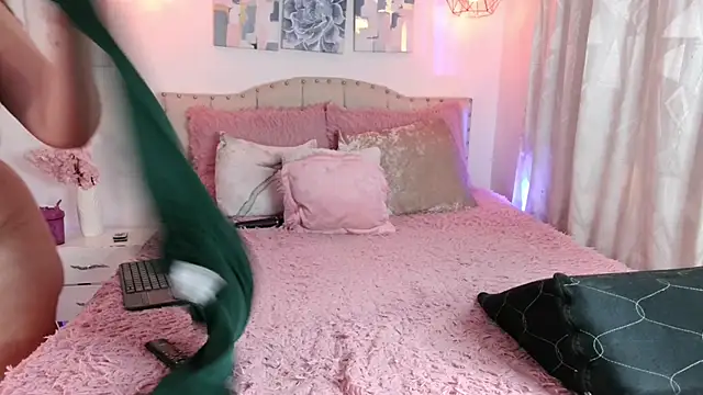 Snapshot of Dulce_Morrys chatting on 02-22-25, 08:20 Dulce Morrys online show from 02-22-25, 08:20