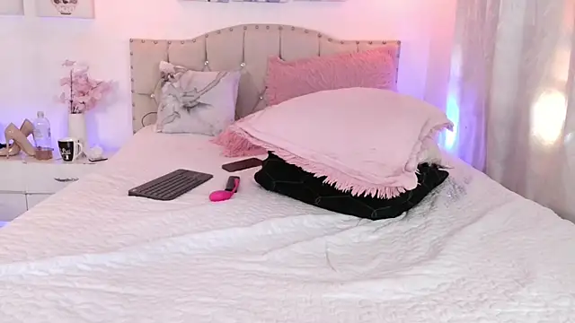 Snapshot of Dulce_Morrys chatting on 03-18-25, 08:37 Dulce Morrys online show from 03-18-25, 08:37