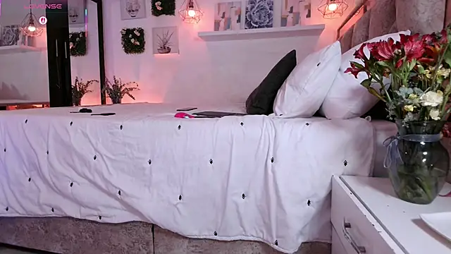 Snapshot of Dulce_Morrys chatting on 09-25-25, 04:00 Dulce Morrys online show from 09-25-25, 04:00