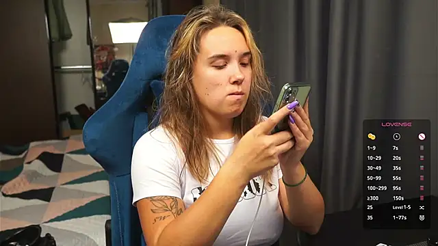 Snapshot of Sandra_SW_ chatting on 10-28-25, 01:58 Sandra SW online show from 10-28-25, 01:58