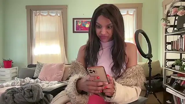 Snapshot of queendab626 chatting on 03-19-25, 12:01 queendab626 online show from 03-19-25, 12:01