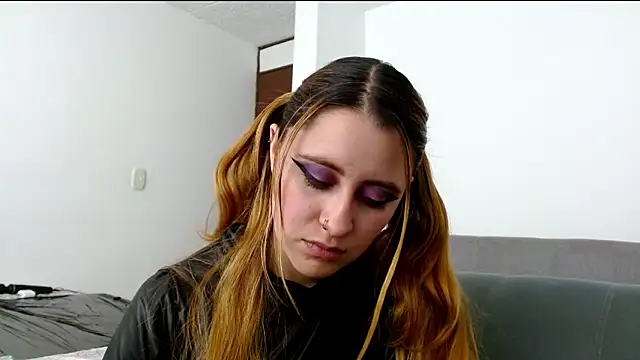 Juls winter  online show from 04-20-26, 06:09