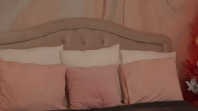 OliviaSirena online show from 12-14-24, 11:23