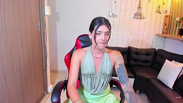 Snapshot of ximena22love chatting on 06-08-26, 09:15 ximena22love online show from 06-08-26, 09:15