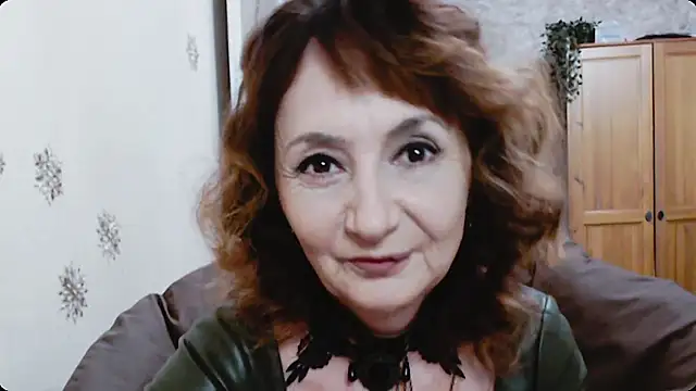 Snapshot of AnnieEltgant chatting on 12-14-25, 06:19 AnnieEltgant online show from 12-14-25, 06:19