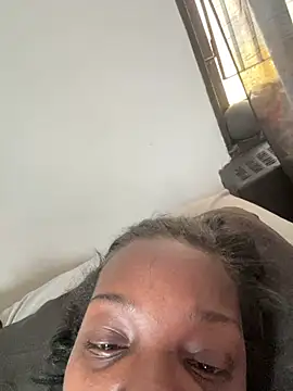 Snapshot of ChocolateBuns101 chatting on 12-25-24, 04:54 ChocolateBuns101 online show from 12-25-24, 04:54