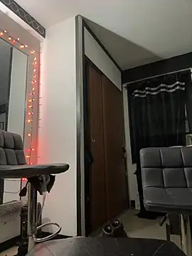 Snapshot of ChocolateBuns101 chatting on 02-21-25, 07:56 ChocolateBuns101 online show from 02-21-25, 07:56