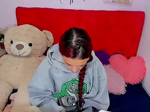 Snapshot of GiannaGoddes chatting on 01-15-25, 10:17 GiannaGoddes online show from 01-15-25, 10:17